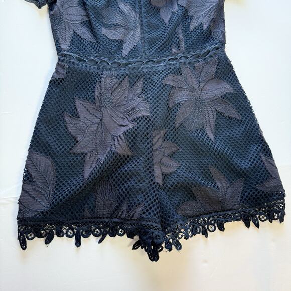 Adelyn Rae Navy Blue Lace Romper Women’s Size L Short Sleeve Floral Romantic - Picture 6 of 16